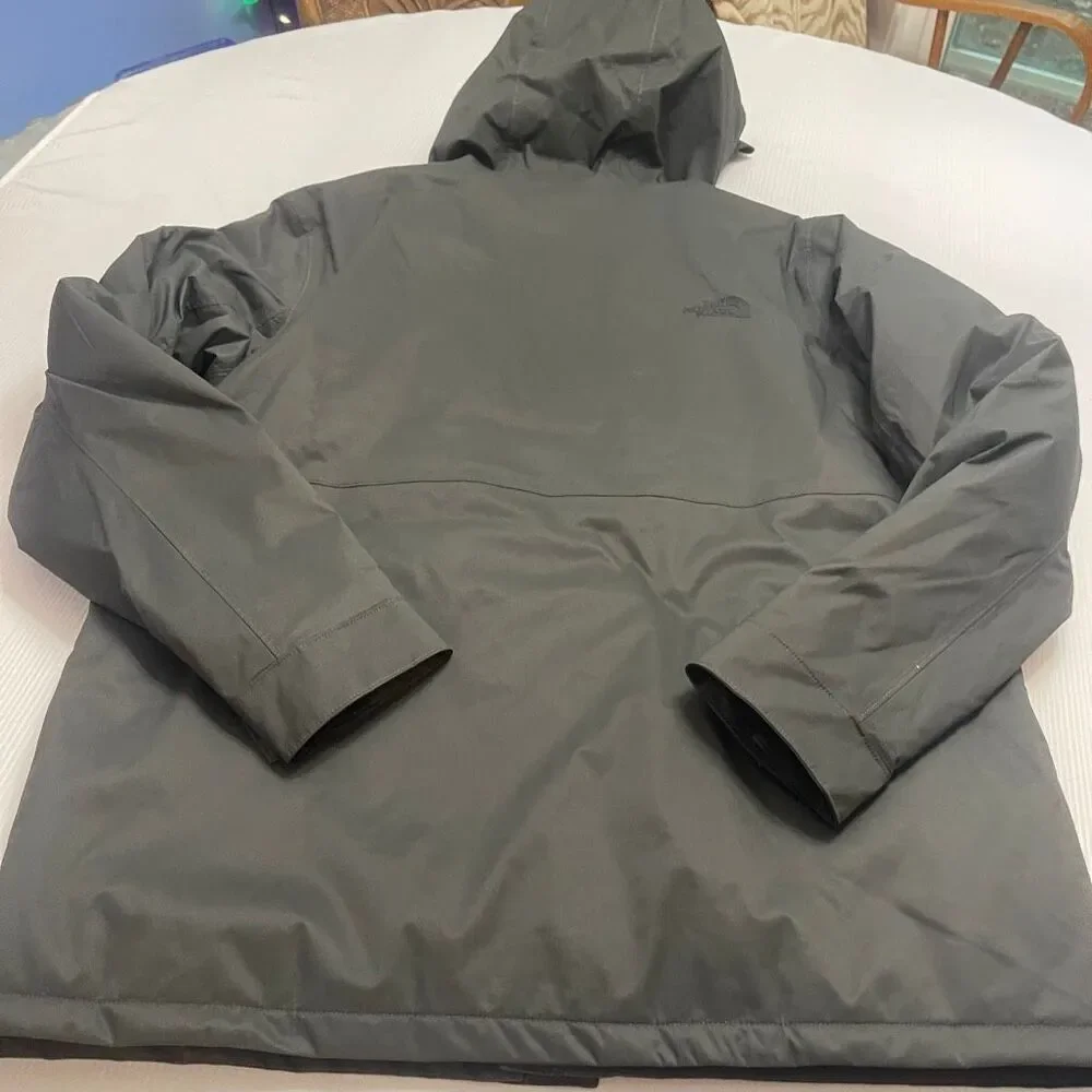The North Face Men’s Grey Windbreaker Jacket Size Large